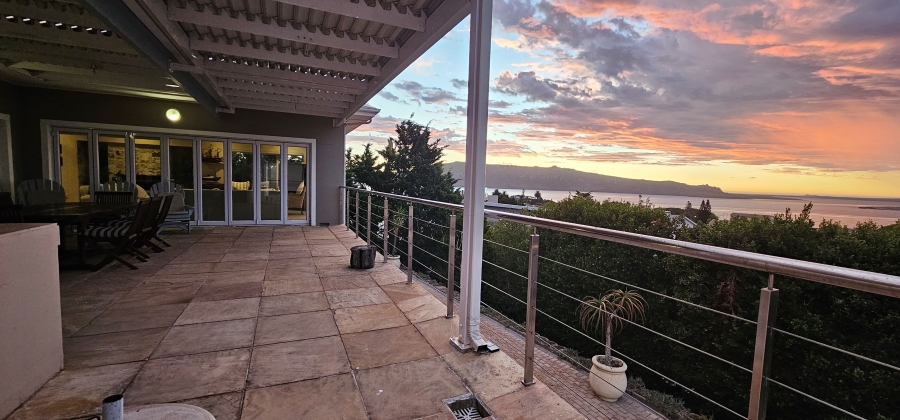 5 Bedroom Property for Sale in Middedorp Western Cape